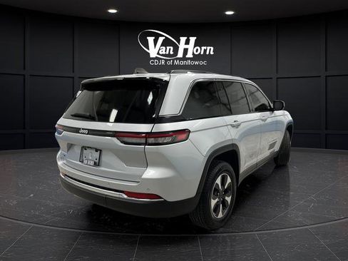 Used 2023 Jeep Grand Cherokee 4WD 4xe image 3