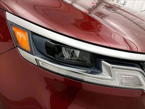 Used 2022 Kia Carnival LX w/ Paint Protection Package FWD image 30