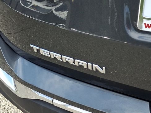 Used 2021 GMC Terrain SLT w/ Infotainment Package II FWD image 16