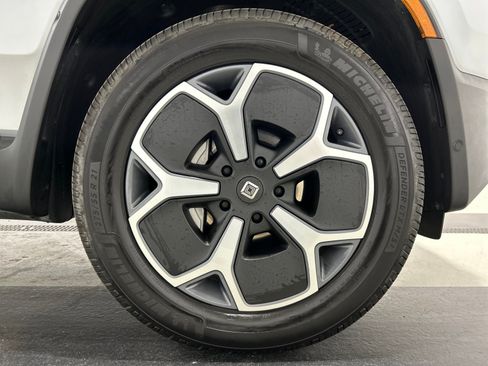 Used 2024 Rivian R1T Adventure AWD/4WD image 11