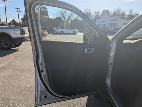 New 2026 Jeep Compass Latitude image 11