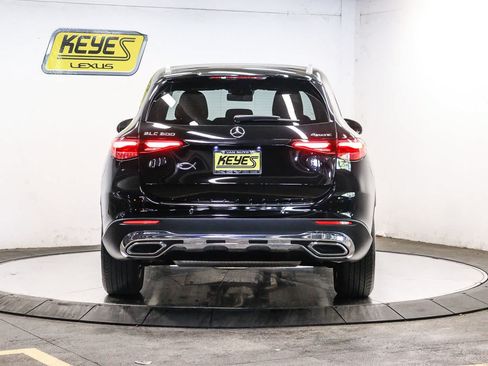 Used 2023 Mercedes-Benz GLC 300 4MATIC image 3
