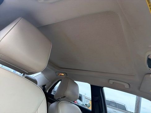 Used 2015 Chrysler 300 C RWD image 16