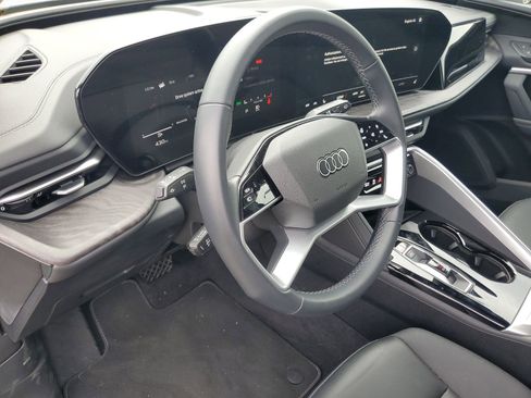 Used 2025 Audi Q5 Premium w/ Convenience Package image 18