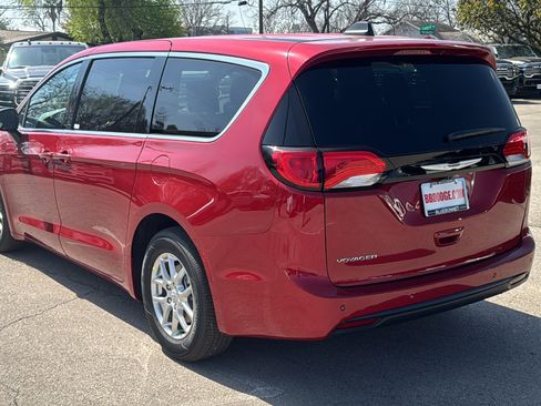 New 2026 Chrysler Voyager LX image 7