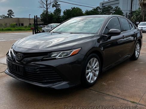 Used 2018 Toyota Camry LE FWD image 1