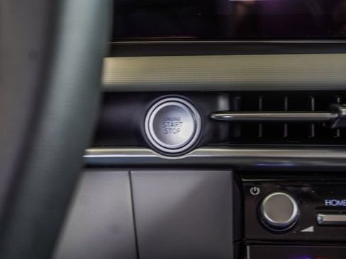 Certified 2025 Hyundai Tucson SEL FWD image 22