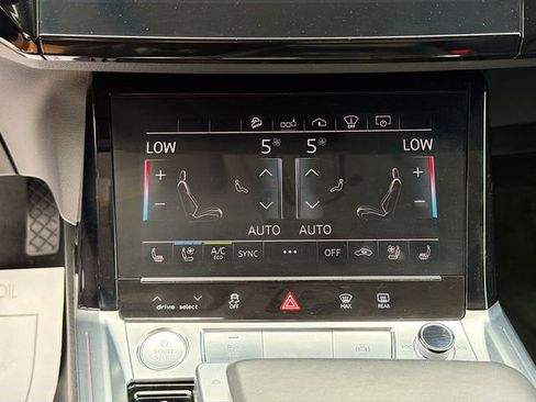 Used 2019 Audi e-tron Prestige image 35