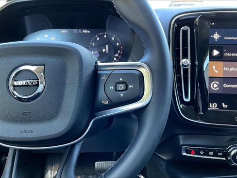 Used 2022 Volvo XC40 T5 Momentum AWD/4WD image 11