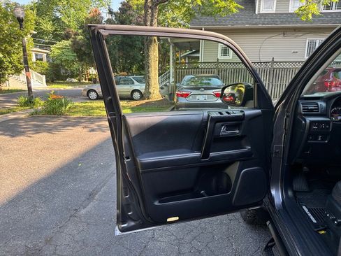 Used 2020 Toyota 4Runner Venture w/ Moonroof Package AWD/4WD image 12