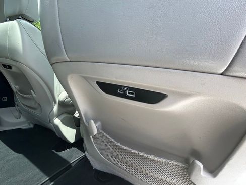 Used 2021 Chrysler Pacifica Limited AWD/4WD image 38