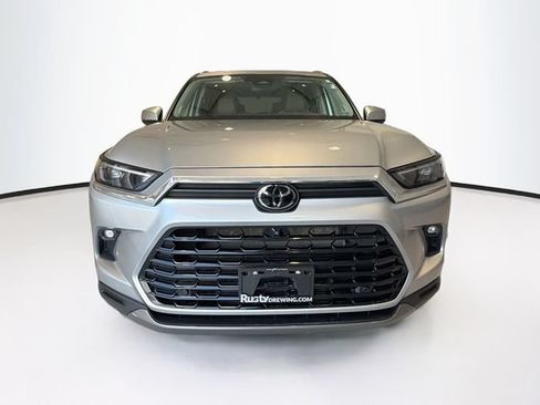 Used 2024 Toyota Grand Highlander AWD image 2