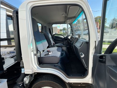 Used 2024 Chevrolet Low Cab Forward 5500XD image 33