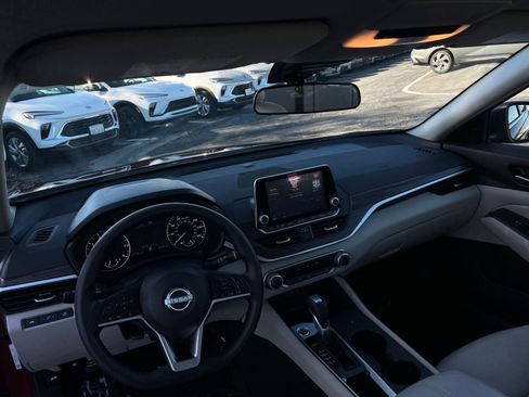 Used 2025 Nissan Altima 2.5 SV image 34