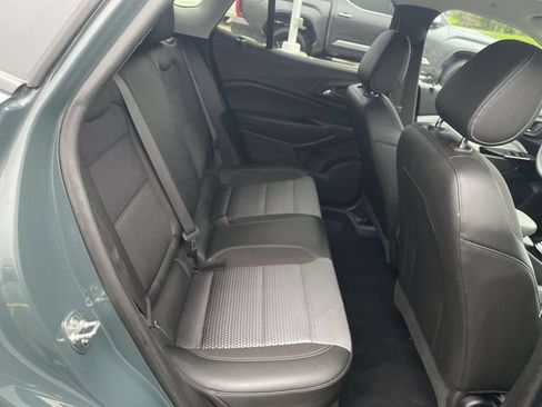 Used 2025 Chevrolet Trax LT FWD image 37