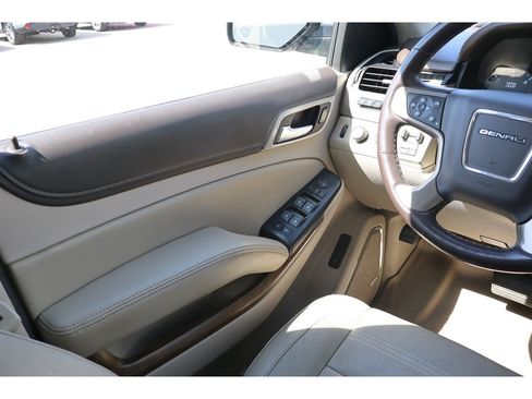 Used 2020 GMC Yukon XL Denali w/ Denali Premium Package AWD/4WD image 22