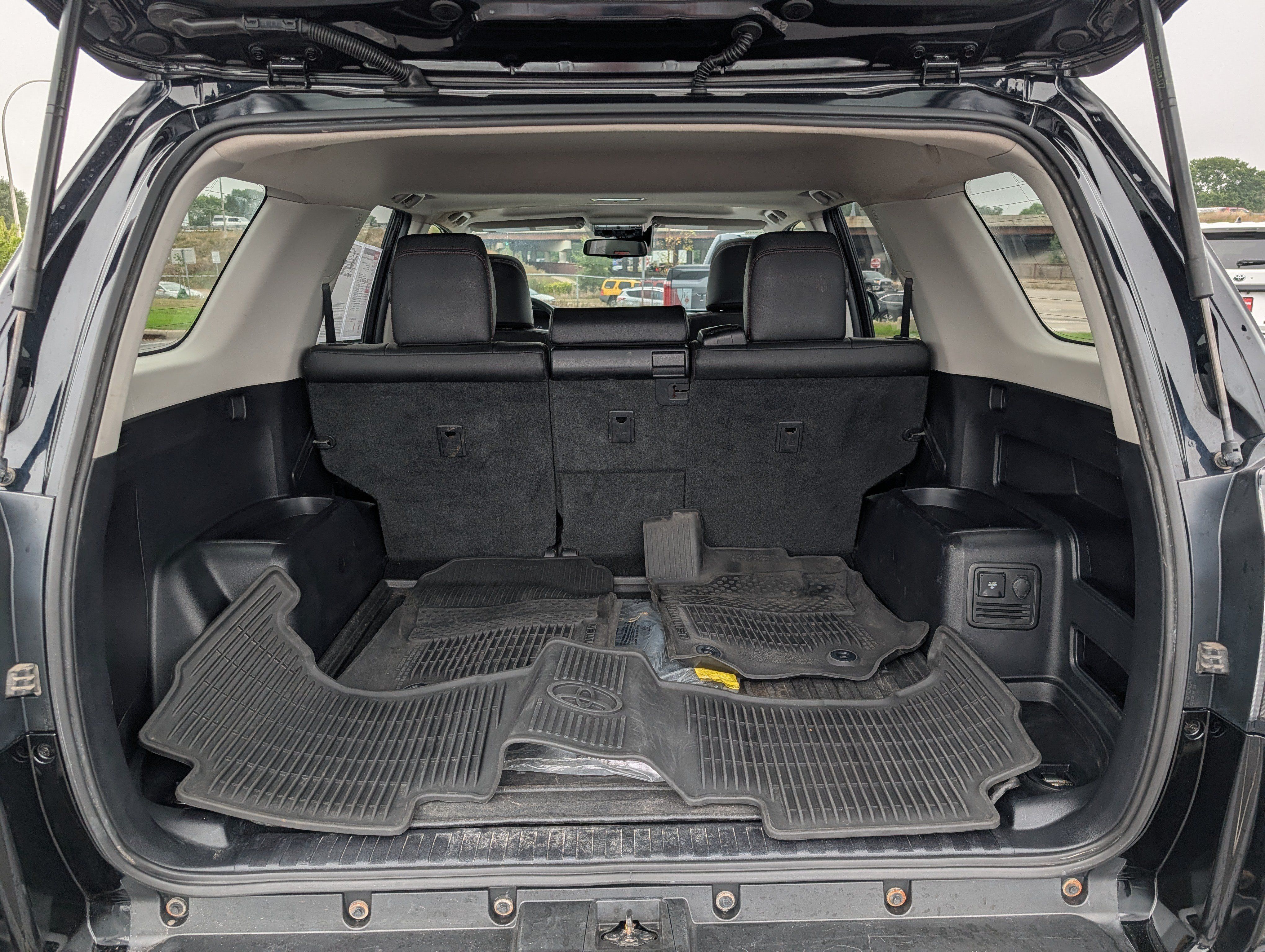 Certified 2022 Toyota 4Runner TRD Off-Road Premium AWD/4WD image 17