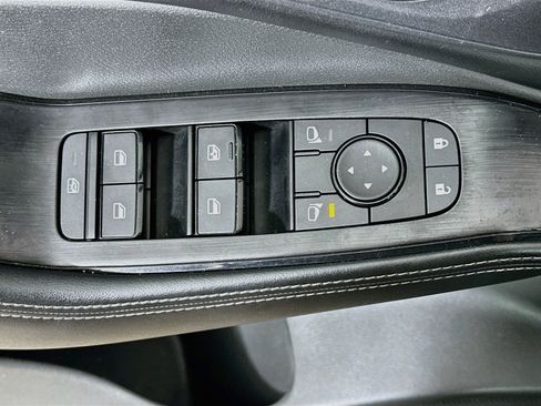 Used 2025 Nissan Rogue SV AWD/4WD image 15