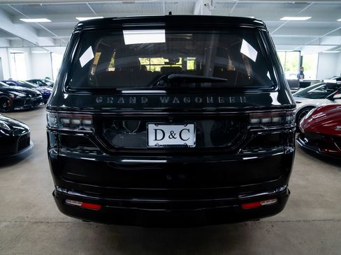Used 2022 Jeep Grand Wagoneer Series II AWD/4WD image 5