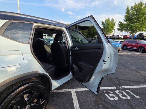 Certified 2025 Volkswagen Taos SE AWD/4WD image 35