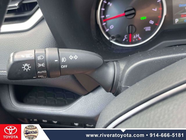 Used 2022 Toyota RAV4 XLE Premium AWD/4WD image 25