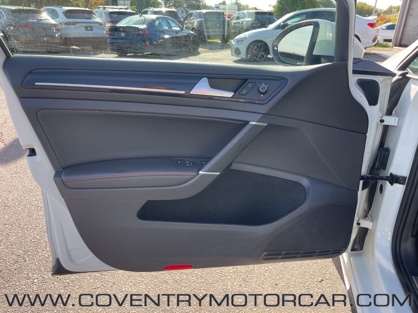 Used 2017 Volkswagen GTI SE FWD image 31