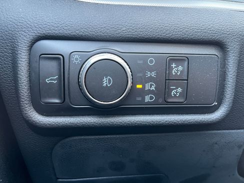 Used 2020 Ford Explorer XLT w/ Equipment Group 202A AWD/4WD image 17