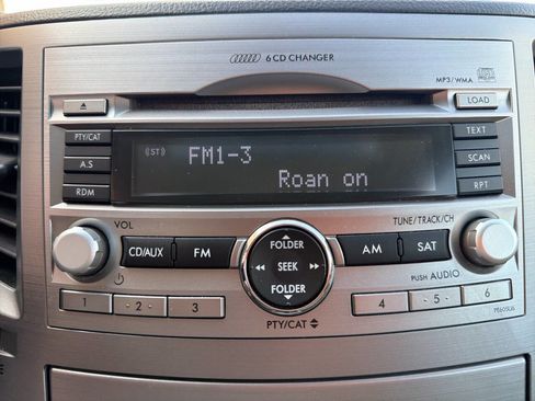 Used 2010 Subaru Outback 2.5i Limited image 23