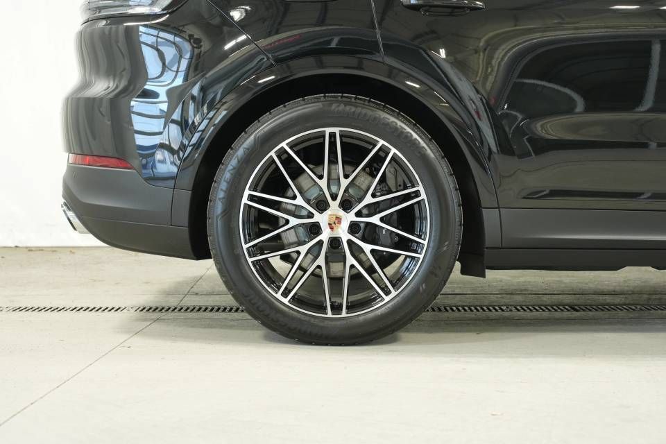 Certified 2026 Porsche Cayenne AWD/4WD image 40