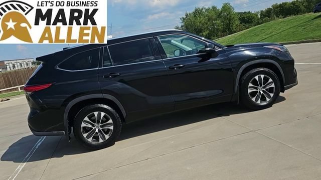 Used 2021 Toyota Highlander XLE AWD/4WD image 9