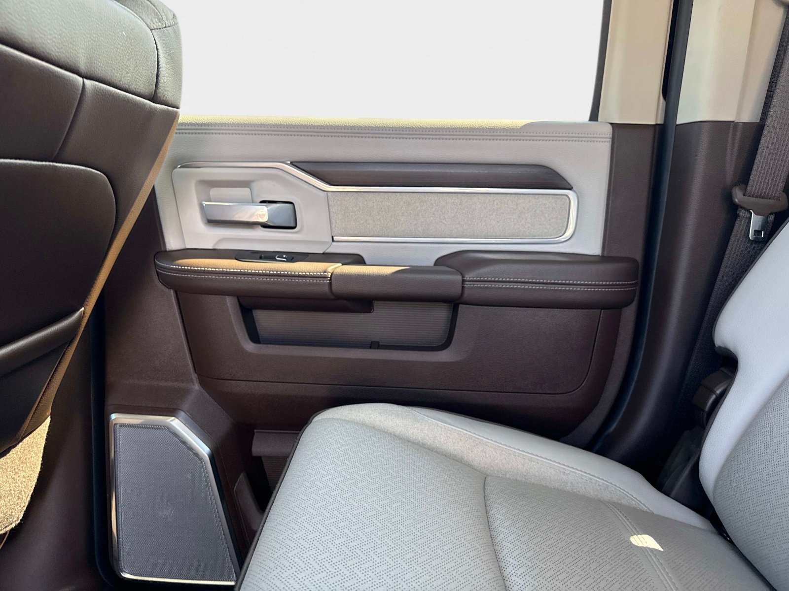 Certified 2025 RAM 2500 Laramie AWD/4WD image 15