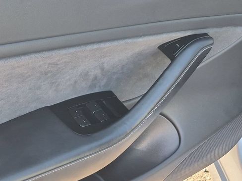 Used 2018 Tesla Model 3 Long Range RWD image 10