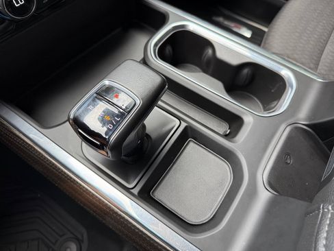 Used 2022 Chevrolet Silverado 1500 LT AWD/4WD image 26