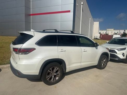 Used 2015 Toyota Highlander XLE FWD image 3