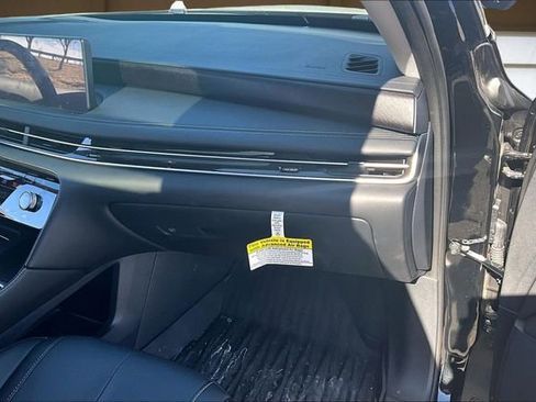 Used 2025 INFINITI QX60 Sensory w/ Vision Package image 17