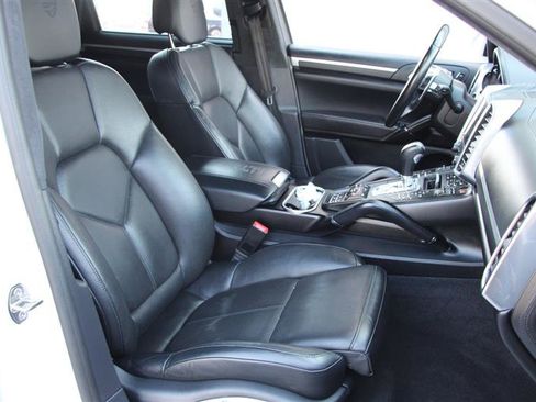 Used 2018 Porsche Cayenne GTS AWD/4WD image 12