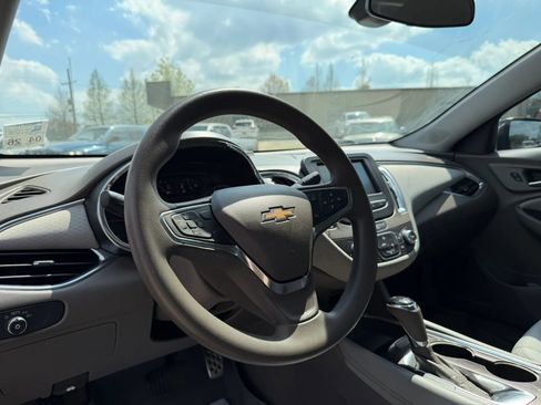 Used 2016 Chevrolet Malibu LT image 10