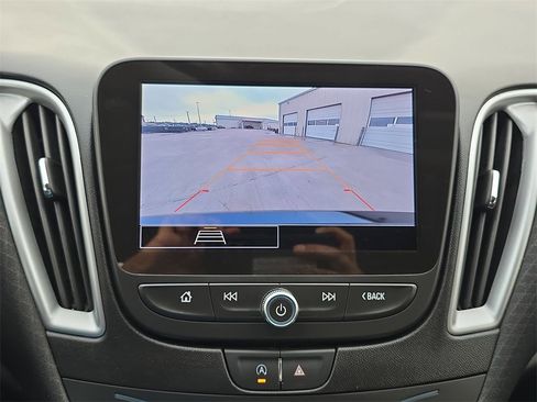 Used 2024 Chevrolet Malibu LT image 21