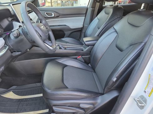 Used 2024 Jeep Compass Latitude image 10