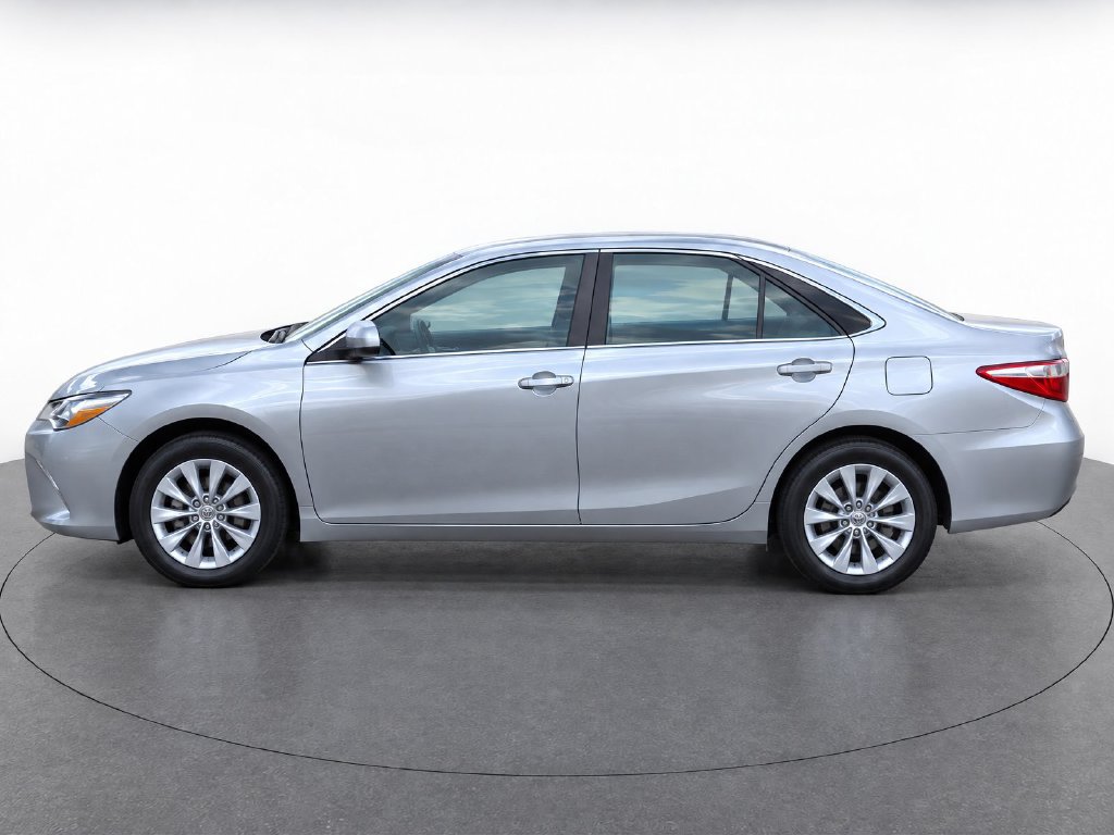 Used 2015 Toyota Camry LE FWD image 2
