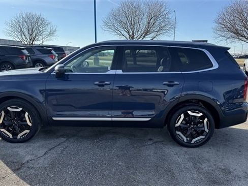 Used 2023 Kia Telluride S image 5