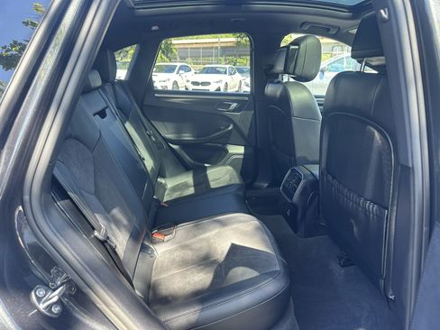 Used 2020 Porsche Macan AWD/4WD image 22