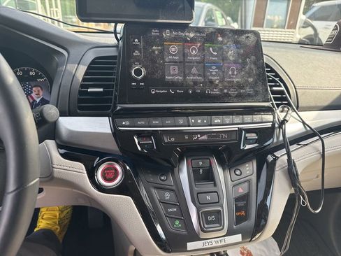 Used 2025 Honda Odyssey Touring image 4
