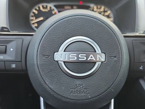 Used 2023 Nissan Rogue SV FWD image 5