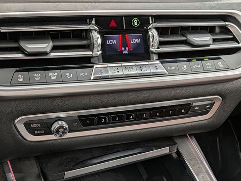 Used 2020 BMW X7 M50i AWD/4WD image 24