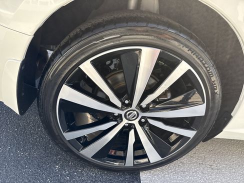 Used 2022 Nissan Altima 2.5 Platinum image 8