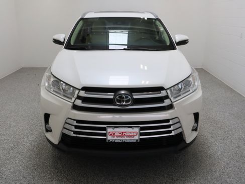 Used 2017 Toyota Highlander XLE AWD/4WD image 3