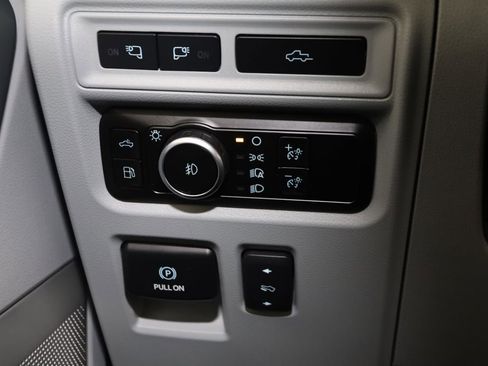 Used 2023 Ford F150 Limited image 39