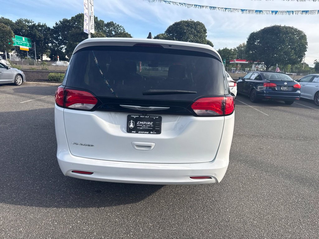 Used 2023 Chrysler Voyager LX FWD image 6
