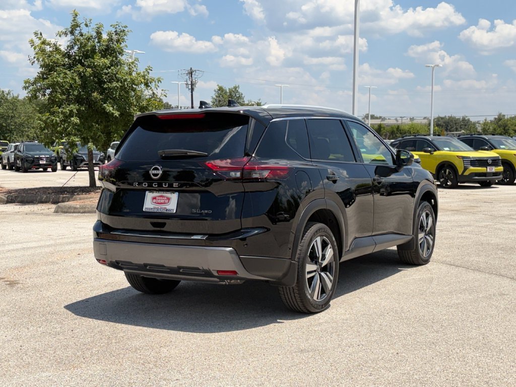 Certified 2025 Nissan Rogue SL w/ Tech Package AWD/4WD image 5